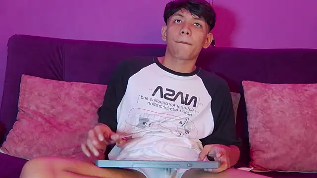 Snapshot of Liam_Sinclair chatting on January 2026 08:12:02 PM Liam Sinclair online show from January 2026 08:12:02 PM