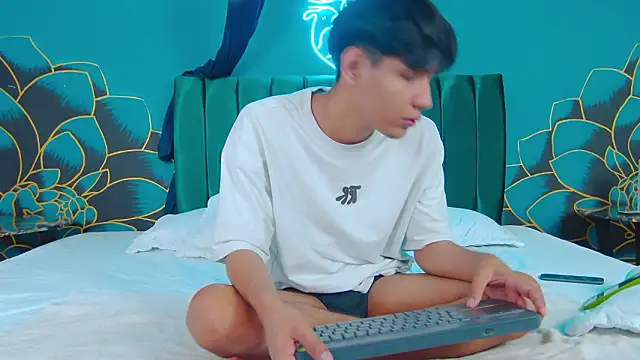 Snapshot of Liam_Sinclair chatting on February 2026 02:01:02 PM Liam Sinclair online show from February 2026 02:01:02 PM