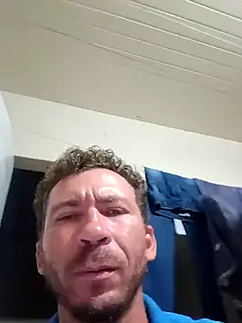 Snapshot of RobertoLuiz84 chatting on February 2026 06:22:01 AM RobertoLuiz84 online show from February 2026 06:22:01 AM