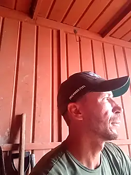 Snapshot of RobertoLuiz84 chatting on February 2026 06:45:01 PM RobertoLuiz84 online show from February 2026 06:45:01 PM