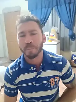 Snapshot of RobertoLuiz84 chatting on May 2026 07:02:02 AM RobertoLuiz84 online show from May 2026 07:02:02 AM