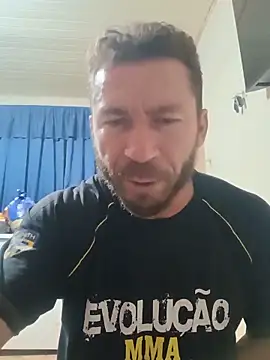 Snapshot of RobertoLuiz84 chatting on May 2026 04:43:01 AM RobertoLuiz84 online show from May 2026 04:43:01 AM