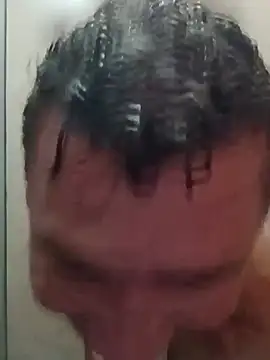 Snapshot of RobertoLuiz84 chatting on May 2026 11:12:02 PM RobertoLuiz84 online show from May 2026 11:12:02 PM