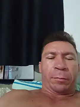 Snapshot of RobertoLuiz84 chatting on June 2026 11:11:01 PM RobertoLuiz84 online show from June 2026 11:11:01 PM