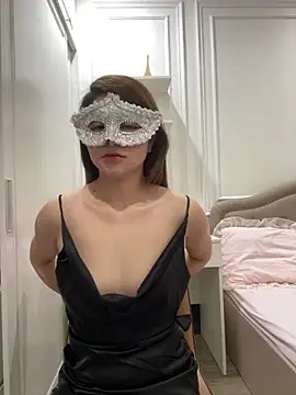 Queen-of-Love online show from May 2026 10:00:01 AM