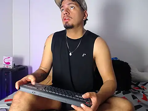 Snapshot of Henry_villa23 chatting on November 2025 04:45:02 AM Henry villa23 online show from November 2025 04:45:02 AM