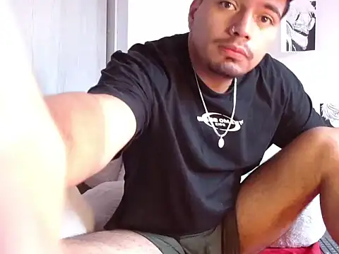 Snapshot of Henry_villa23 chatting on February 2026 03:27:02 PM Henry villa23 online show from February 2026 03:27:02 PM