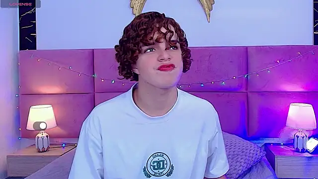 Snapshot of Skyee_angel chatting on February 2026 07:51:02 PM Skyee angel online show from February 2026 07:51:02 PM