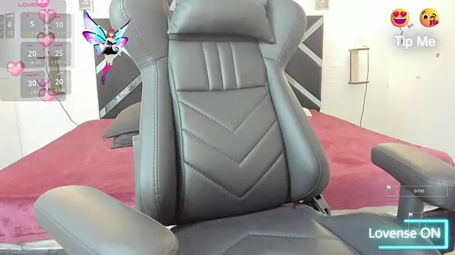 mask red girl online show from November 2025 01:13:01 PM