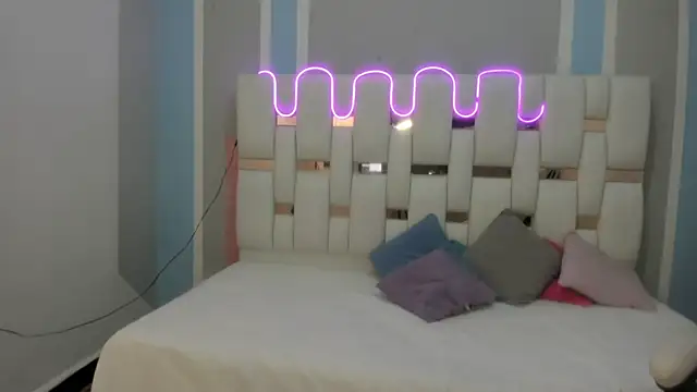 mask red girl online show from January 2026 12:18:02 PM