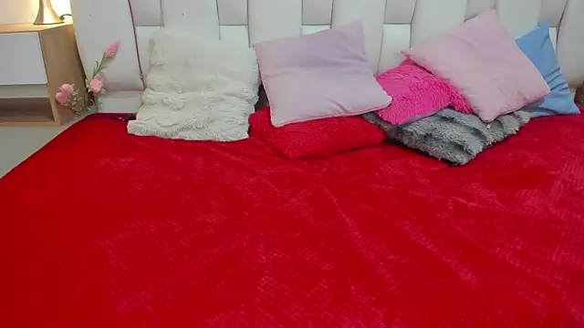 mask red girl online show from March 2026 01:00:01 PM