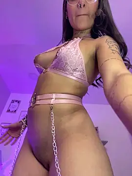 Snapshot of LauraRaider chatting on February 2026 08:19:02 PM LauraRaider online show from February 2026 08:19:02 PM