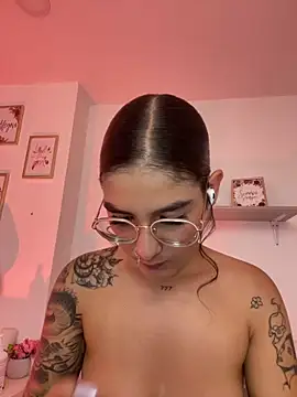 LauraRaider online show from May 2026 09:44:02 PM