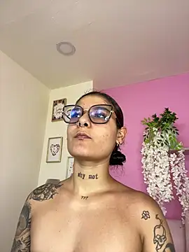 LauraRaider online show from July 2026 10:03:01 PM