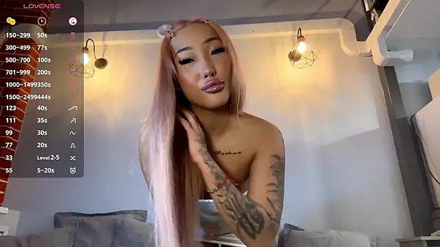 Snapshot of EIeniVanwart chatting on February 2026 06:00:02 PM EIeniVanwart online show from February 2026 06:00:02 PM