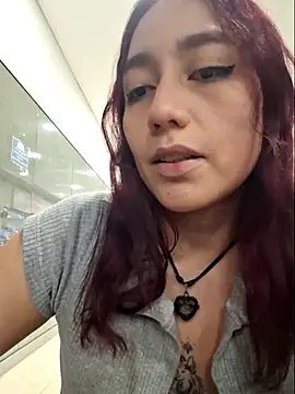 Snapshot of Eveeelyn25 chatting on February 2026 12:17:01 AM Eveeelyn25 online show from February 2026 12:17:01 AM