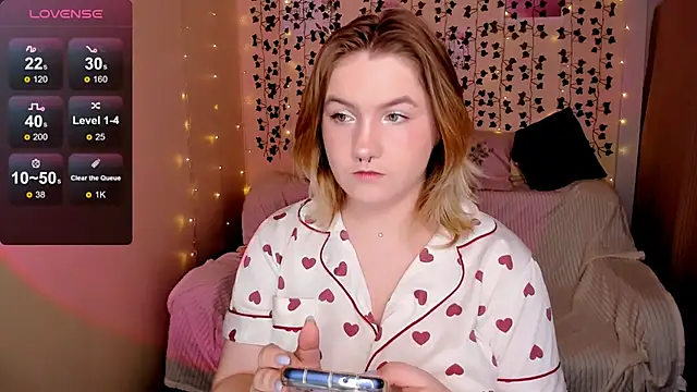 Snapshot of lovelyy_julia chatting on November 2025 08:06:01 AM lovelyy julia online show from November 2025 08:06:01 AM