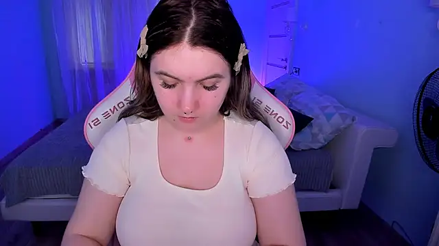 Snapshot of lovelyy_julia chatting on February 2026 08:23:02 AM lovelyy julia online show from February 2026 08:23:02 AM