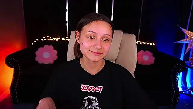 TinyNatalie online show from May 2026 12:33:01 PM