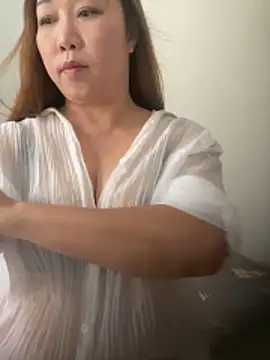 Snapshot of Xiaomili8 chatting on April 2026 06:07:02 AM Xiaomili8 online show from April 2026 06:07:02 AM