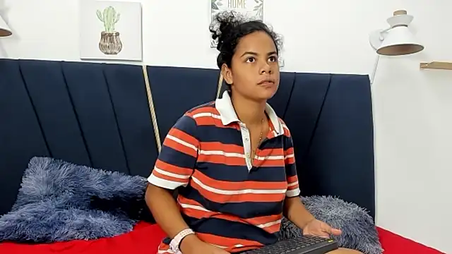 Snapshot of naomi_x0 chatting on December 2025 03:06:01 PM naomi x0 online show from December 2025 03:06:01 PM