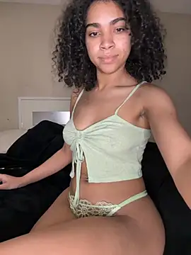 Snapshot of Kiki_hammyy chatting on February 2026 02:51:01 AM Kiki hammyy online show from February 2026 02:51:01 AM