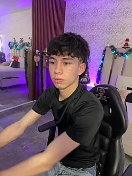 Snapshot of kaelwolf_tay chatting on December 2025 07:20:02 PM kaelwolf tay online show from December 2025 07:20:02 PM