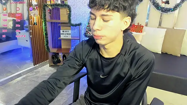 Snapshot of kaelwolf_tay chatting on December 2025 07:09:01 PM kaelwolf tay online show from December 2025 07:09:01 PM