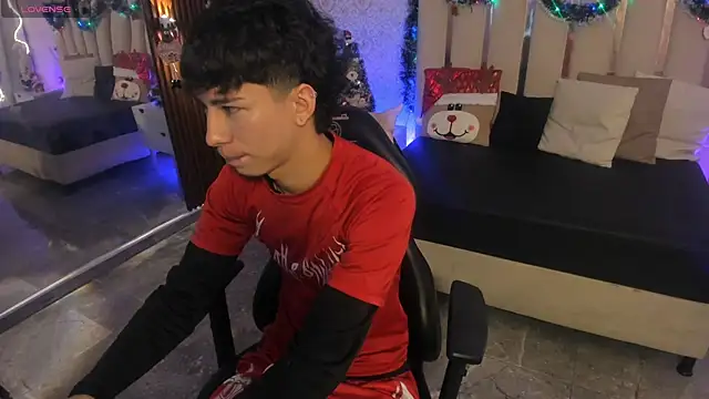 Snapshot of kaelwolf_tay chatting on December 2025 07:32:01 PM kaelwolf tay online show from December 2025 07:32:01 PM