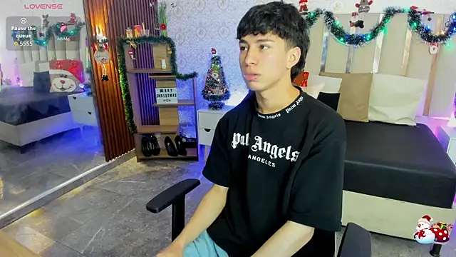 Snapshot of kaelwolf_tay chatting on December 2025 07:33:02 PM kaelwolf tay online show from December 2025 07:33:02 PM