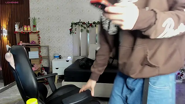 Snapshot of kaelwolf_tay chatting on February 2026 07:10:01 PM kaelwolf tay online show from February 2026 07:10:01 PM