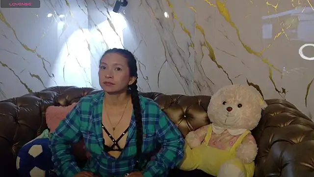 Snapshot of Cloe16_ chatting on December 2025 02:39:02 AM Cloe16 online show from December 2025 02:39:02 AM