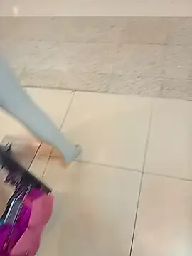 Snapshot of EweXZZ chatting on December 2025 08:58:02 PM EweXZZ online show from December 2025 08:58:02 PM