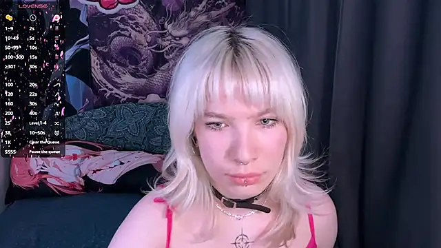 Snapshot of LolaDollyMur chatting on December 2025 07:19:02 PM LolaDollyMur online show from December 2025 07:19:02 PM