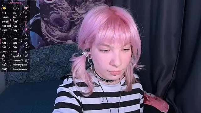 Snapshot of LolaDollyMur chatting on December 2025 07:09:01 PM LolaDollyMur online show from December 2025 07:09:01 PM