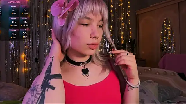 Snapshot of LolaDollyMur chatting on January 2026 07:28:02 PM LolaDollyMur online show from January 2026 07:28:02 PM