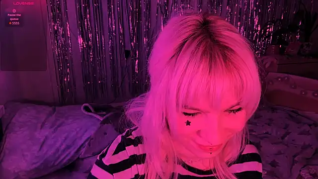 Snapshot of LolaDollyMur chatting on January 2026 07:16:01 PM LolaDollyMur online show from January 2026 07:16:01 PM