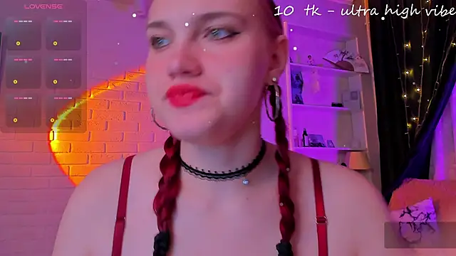 Snapshot of SweetieMarry chatting on December 2025 07:32:01 PM SweetieMarry online show from December 2025 07:32:01 PM