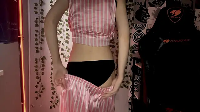 helgicuteness online show from February 2026 12:03:01 PM