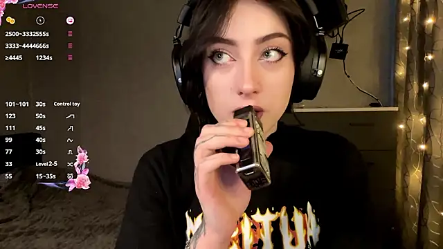 Meowluly online show from February 2026 09:42:01 PM