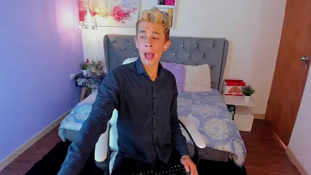 Snapshot of Juaan_Diick chatting on December 2025 02:45:02 PM Juaan Diick online show from December 2025 02:45:02 PM