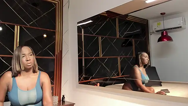 Snapshot of ZoeCollin chatting on December 2025 07:31:01 PM ZoeCollin online show from December 2025 07:31:01 PM