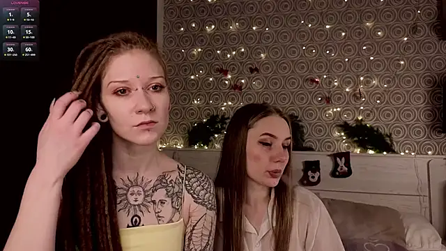 Snapshot of BobbieNibbe chatting on December 2025 01:25:02 AM BobbieNibbe online show from December 2025 01:25:02 AM