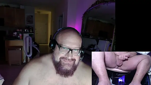 BigBearforCuddles online show from April 2026 03:02:01 AM