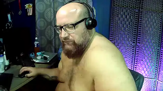 BigBearforCuddles online show from April 2026 01:48:01 AM