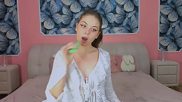 Snapshot of TINA_LIOREN chatting on December 2025 05:57:01 AM TINA LIOREN online show from December 2025 05:57:01 AM