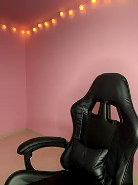 Davne  online show from November 2025 09:08:01 PM