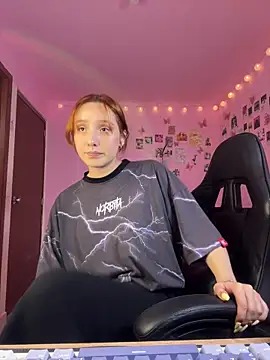 Davne  online show from February 2026 09:27:01 PM