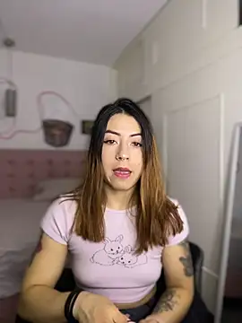 Snapshot of MaddieHunter chatting on December 2025 01:42:01 PM MaddieHunter online show from December 2025 01:42:01 PM