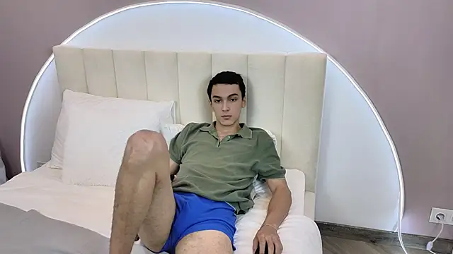 Snapshot of MoonlinSkinn chatting on November 2025 08:03:02 AM MoonlinSkinn online show from November 2025 08:03:02 AM